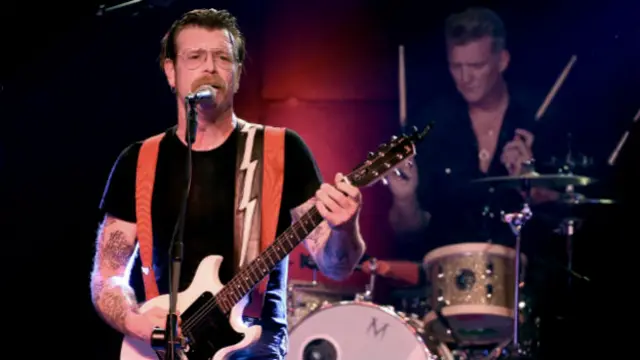 Vocalista da bandaganhadores de apostas esportivasrock americana Eagles of Death Metal, que se apresentavaganhadores de apostas esportivascasaganhadores de apostas esportivasshowsganhadores de apostas esportivasParis no momento dos ataques, disse que fãs foram mortos no camarim