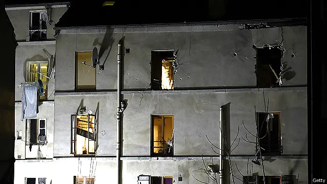 ساں ڈنی میں کیے جانے والے آپریشن کا ہدف یہ اپارٹمنٹ بلاک تھا جو اب قابل استعمال نہیں رہا