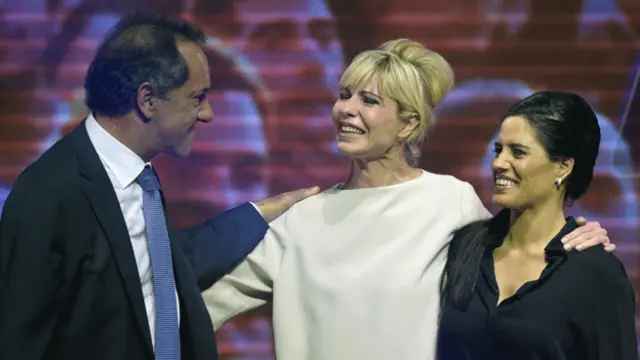 Daniel Scioli con su pareja Karina Rabolini y su hija Lorena.