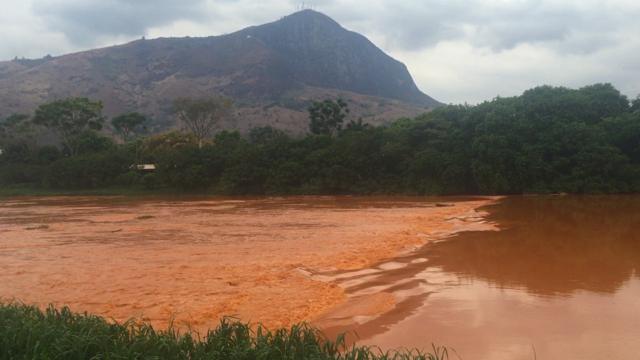 Reportagem rodou 560 km em quatro dias, passando por seis cidades em MG e ES, para registrar prejuizos gerados por rompimento de barragem em Mariana, no interior mineiro (BBC Brasil)