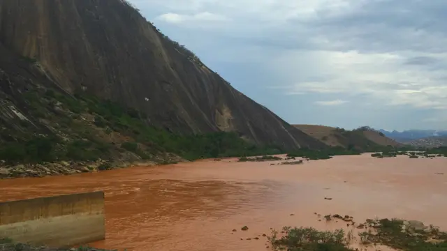 Reportagem rodou 560 km em quatro dias, passando por seis cidades em MG e ES, para registrar prejuizos gerados por rompimento de barragem em Mariana, no interior mineiro (BBC Brasil)