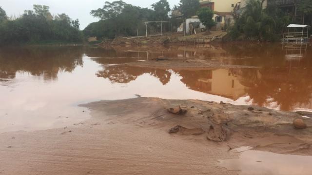 Reportagem rodou 560 km em quatro dias, passando por seis cidades em MG e ES, para registrar prejuizos gerados por rompimento de barragem em Mariana, no interior mineiro (BBC Brasil)