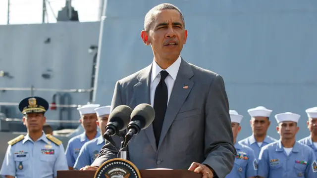 Tổng thống Mỹ Barrack Obama phát biểu tại một căn cứ hải quân Philippines 