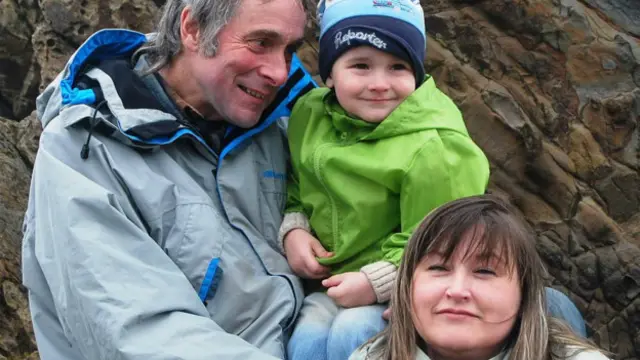 Наталия Масоликова, уже восемь лет находящаяся в гражданском союзе с гражданином Британии и имеющая с ним общего ребенка, испытала на себе жесткость иммиграционного законодательства