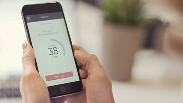 El dispositivo está conectado a la aplicación a través de Bluetooth.