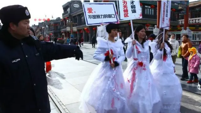 Çin'de eşcinsel hakları mücadelesini yürüten kadınlar