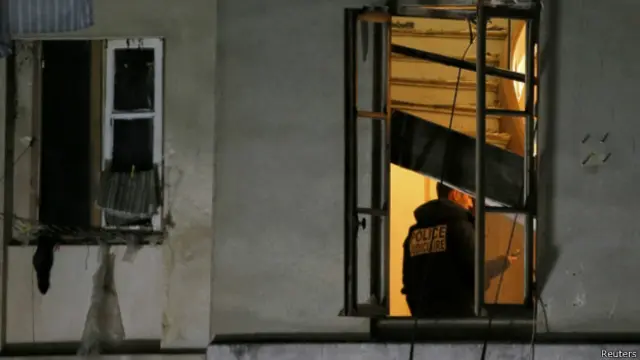 saint_denis_raid_policeman