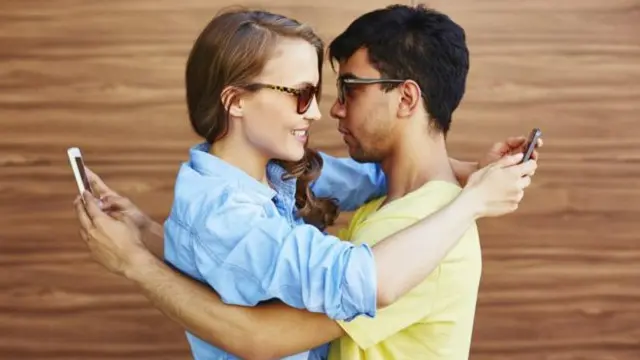 الخاصية بدأ تشغيلها على الهواتف النقالة في أمريكا ويجري تعميمها لاحقا عبر العالم