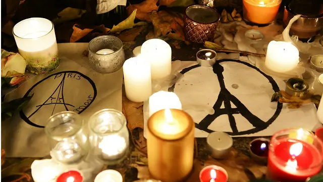 پاریس کې خلک د بتکلان په نامه د موسیقۍ تالار او خوړنځیو ته ورغلل چې ډېره مرګ ژوبله پکې شوې وه