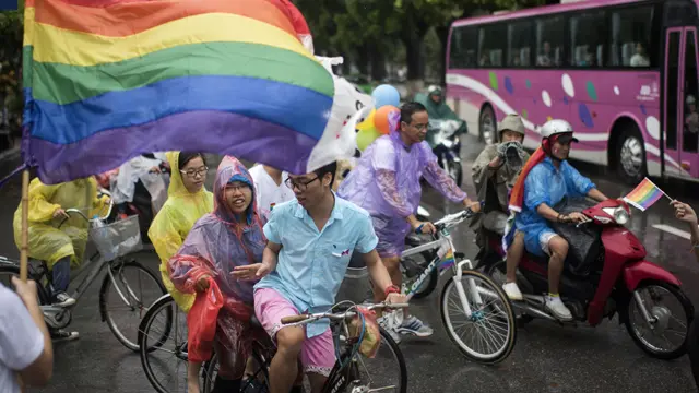 Một cuộc diễu hành của những người ủng hộ cộng đồng LGBT tại Việt Nam