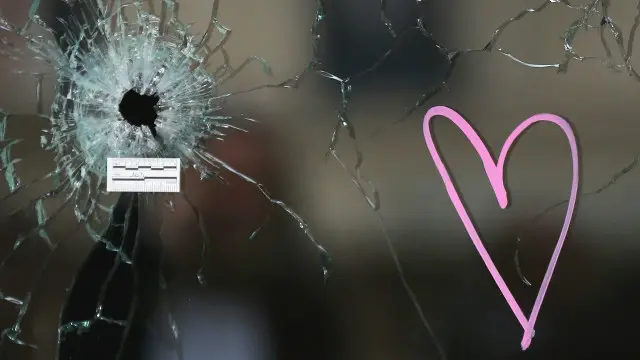 اگر تروریستها دارند به دولتی دموکراتیک حمله میکنند یعنی دارند به دموکراسی حمله میکنند. نه دموکراسی به عنوان ایدهآل، بلکه دموکراسی به عنوان امر واقع. مهم این نیست که این دموکراسی با قضاوت ارزشی کم یا زیاد دموکراتیک است. مهم این است که در واقعیت خارجی، این دولت، دموکراتیک است.