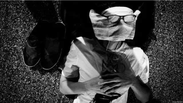 ’میں اس مہم کے دوران ان ہر لمحے کا ریکارڈ رکھنا چاہتی تھی۔ اس کی ایک مثال یہ شخص ہے جو صبح کے چار بجے سو رہا ہے۔‘