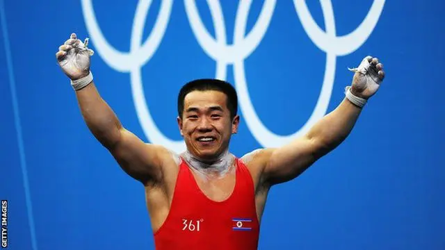 Vận động viên cử tả Om Yun-choi của Bắc Hàn