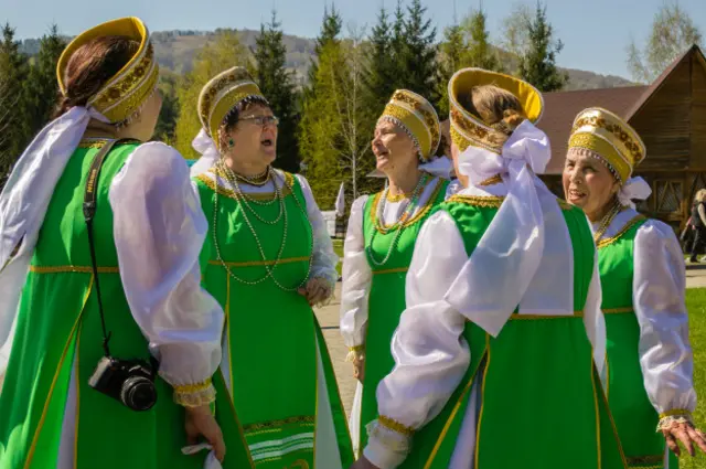 Поющие женцины