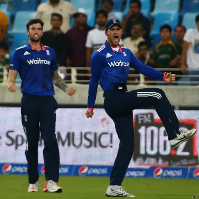 انگلینڈ نے پاکستان کو 84 رنز سے شکست دے کر چار ایک روزہ میچوں کی سیریز تین، ایک سے جیت لی ہے۔