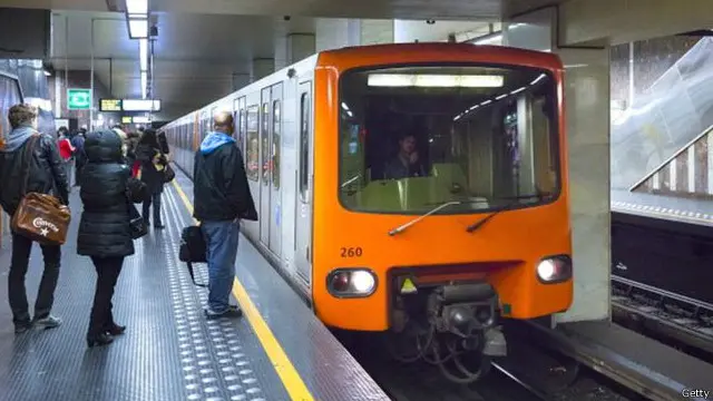 ایک بیان میں کہا گیا ہے کہ کم از کم اتوار تک میٹرو سروسز بند رہیں گي