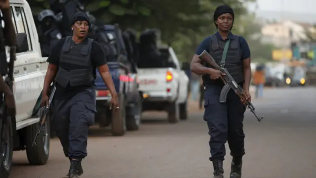 اس حملے کی ذمہ داری شمالی افریقہ میں القاعدہ کی شاخ ’القاعدہ فی بلاد مغرب‘ اور اس سے منسلک گروہ ’المرابطون‘ نے قبول کی ہے