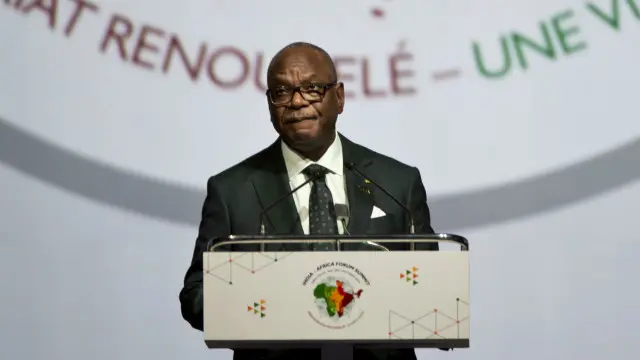 صدر ابراہیم بوبکر کیتا نے ملک میں ہنگامی حالت کے نفاذ کرنے کے علاوہ تین روزہ قومی سوگ کا اعلان کیا ہے