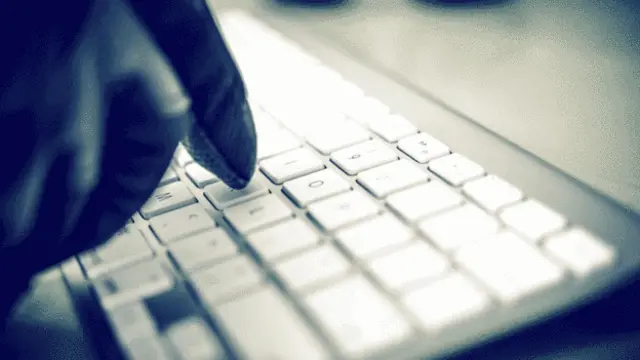 نیروهای امنیتی مانند افراطیون از نرمافزارهای جاسوسی استفاده میکنند