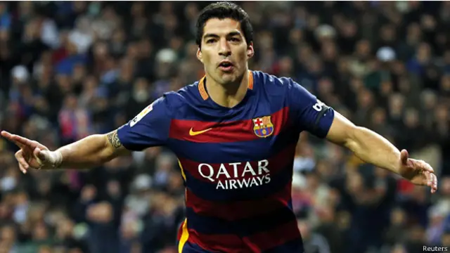 سجل لويس سواريز اثنين من اهداف برشلونه