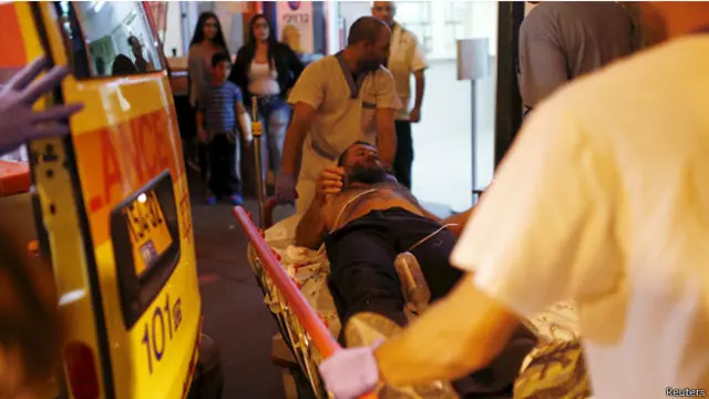 نقل الجرحى الى مستشفى في عسقلان