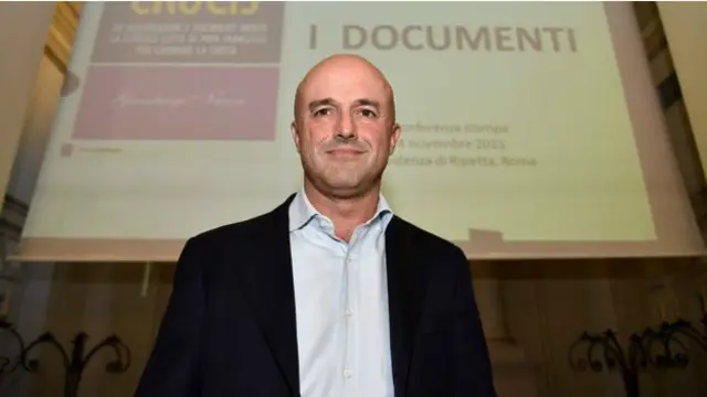 Nhà báo Gianluigi Nuzzi ra sách tố cáo Vatican