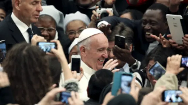 El escándalo no ha mermado la popularidad del Papa.