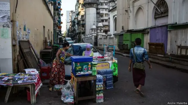 थवारहाइराह कहती है कि वो संसद में किसी भी मुस्लिम प्रतिनिधि के नहीं होने की वजह से दुखी हैं. मुसलमानों को मौका नहीं दिया गया.