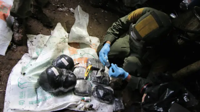 Policía examina sustancia