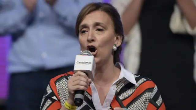 La nueva vicepresidenta de Argentina, Gabriela Michetti, tiene conocidas posturas conservadoras. Se desplaza en silla de ruedas a causa de un accidente que sufrió en 1994.