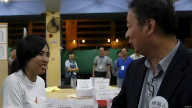 “青年新政”邝葆贤（右边）