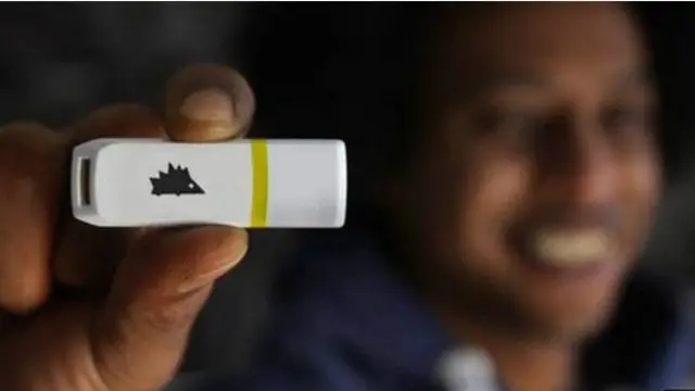 Nissan Bahar ve Franky Imbesi'nin 7 dolarlık USB belleği Kenya'da bilgisayar olarak kullanılıyor.