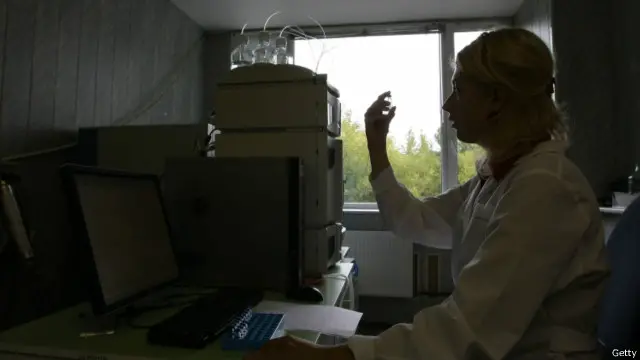 Perempuan terkadang merasa tidak akan sukses di kantor karena banyak pandangan bias yang menguntungkan laki-laki. 