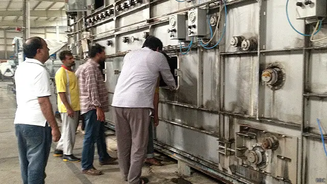 ’ کوئی بھی ملک جہاں صنعتیں بند ہو رہی ہوں وہ معاشی ترقی کا دعویٰ کیسے کر سکتا ہے۔ معیشت تو برباد ہو چکی ہے‘