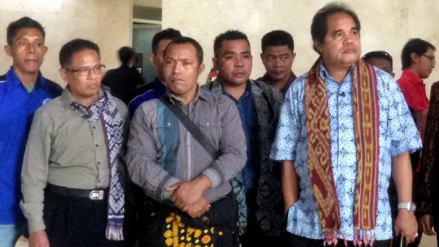 Konstituen Novanto di NTT, meminta Ketua DPR itu untuk mundur, jika terbukti bersalah.