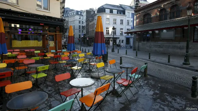 ජනතාව රැස්වන ස්ථාන වසා දමන මෙන් බලධාරීන් කළ ඉල්ලීමත් සමග පාලුවට ගිය නගරය