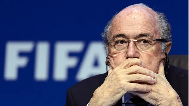 Ông Sepp Blatter đã bị Ủy ban đạo đức của Fifa cấm hoạt động liên quan tới bóng đá trong vòng sáu năm.