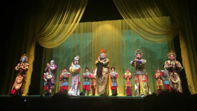 京剧《霸王别姬》等为2015中英文化交流年带来响亮尾声。