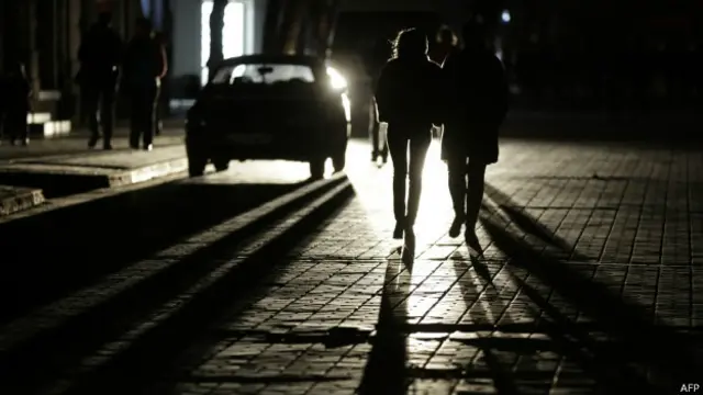 Полная темнота наступает уже после 9 вечера, рассказывают крымчане. К счастью, погода пока еще теплая