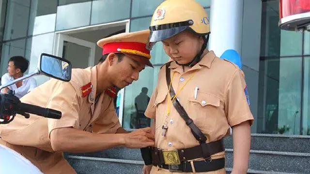 Đỗ Tuấn Dũng 'trở thành' cảnh sát giao thông trong ngày sinh nhật