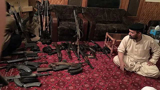 پرون د ظاهر قدیر اړوندو وسله والو چې د ولسي پاڅونکونو په نوم د ننګرهار په اچین ولسوالي کې ځای پر ځای دي، د داعش له څلورو وسله والو سرونه پرې کړل