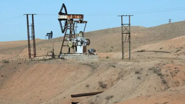 يشكل استهداف صهاريج النفط تغييرا في التكتيك العسكري لقوات التحالف