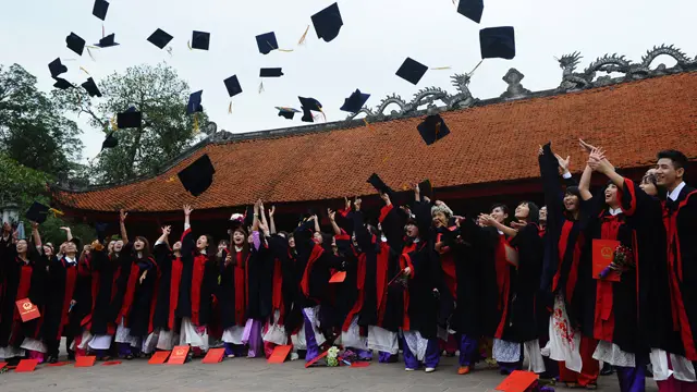 Chính trị hóa khái niệm tự trị đại học khiến cho vấn đề này rất ít khi được thảo luận ở Việt Nam