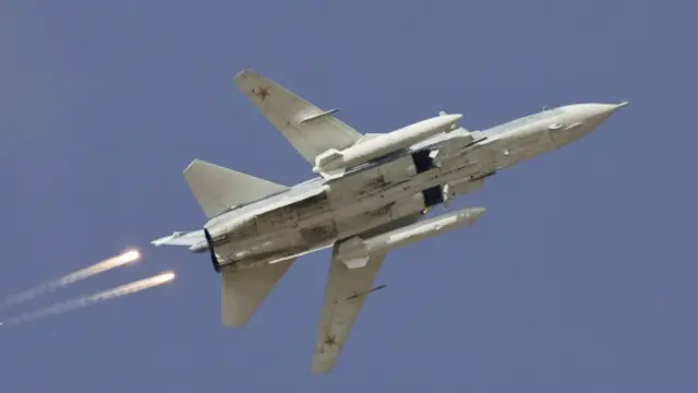 'Su-24' වර්ගයේ රුසියානු ප්‍රහාරක යානයක්