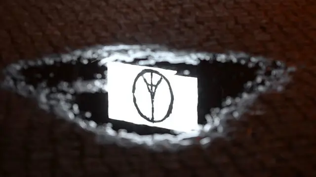 После нападений в Париже люди по всему миру собирались вместе, чтобы почтить память жертв