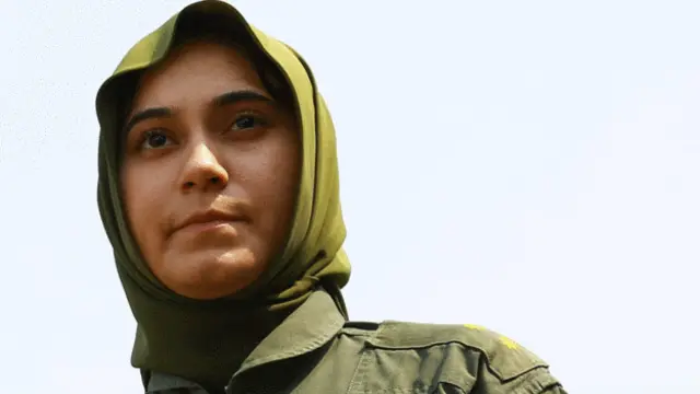 مریم پاکستانی فضائیہ میں بطور پائلٹ کام کرنے والی 20 کے قریب خواتین میں شامل تھیں