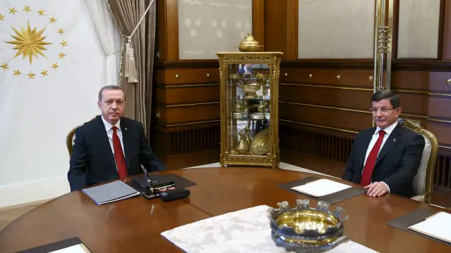 Tổng thống Erdogan và Thủ tướng Thổ Nhĩ Kỳ Ahmet Davutoglu 