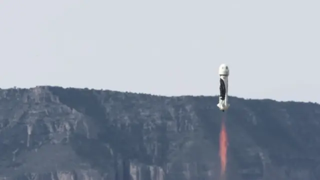 نیو شپرد عمودی پرتاب می شود و عمودی هم فرود می آید