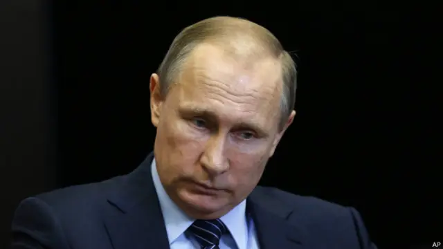 普京形容此次事件是“恐怖分子的同盟”在俄罗斯背后捅刀子。