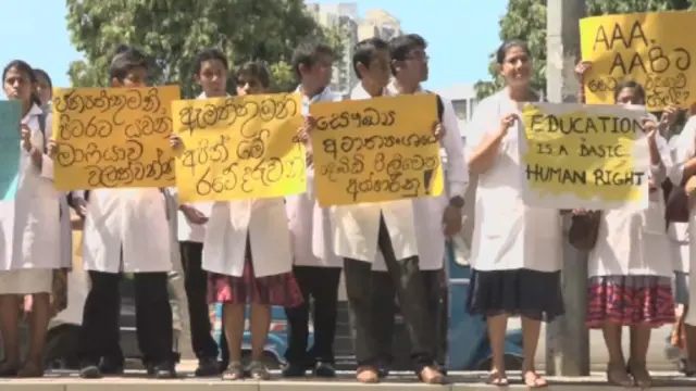 පෞද්ගලික වෛද්‍ය උපාධියට සමාන පිළිගැනීමක් ඉල්ලා කළ උද්ඝෝෂණයක් 